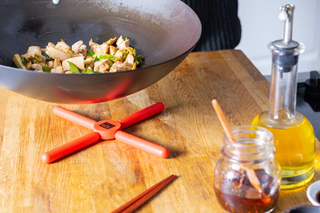 SCHOOL OF WOK FOLDABLE TRIVET / SURFACE PROTECTOR (12322033)